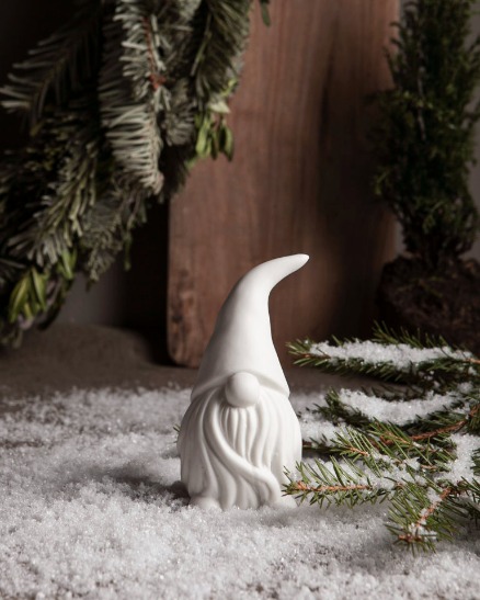 Storefactory Santa Klas weiß aus Keramik H15 H15cm B7cm aus Keramik Matt/weiß Handgearbeitet Entdecke die schönen Weihnachtsprodukte von Storefactory